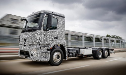 Mercedes-Benz just unveiled the world’s first all-electric big rig truck